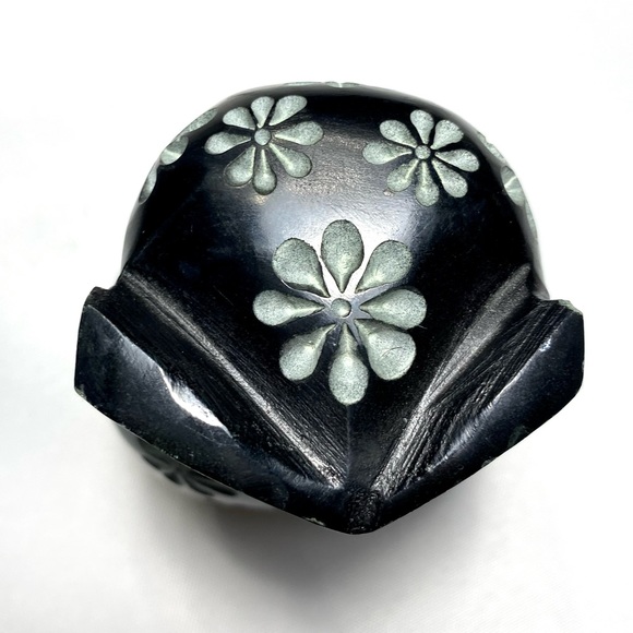 Figurine OWL Carved Black 4" Soapstone Owl Flower Design made in India - Picture 3 of 8